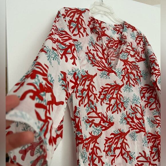 Barbara Gerwit White Red Blue Coral Pattern 3/4 Sleeve Tunic - Picture 5 of 6